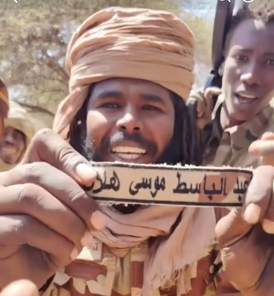 عناصر من الدعم السريع يعلنون مقتل نجل موسى هلال ومصير مجهول لوالده زعيم قبيلة المحاميد.. هجوم على مستريحة بالمصفحات وسيارات دفع رباعي"فيديو"