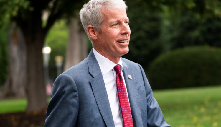 وزير الطاقة الأمريكي يرد بشأن وصول برميل النفط إلى 200 دولار