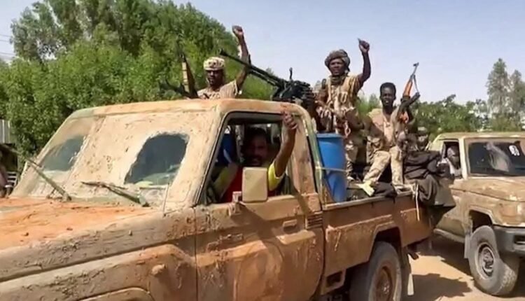 قائد عسكري يكشف عن محاولات من نافذين في الدولة لتعطيل ووقف المعارك