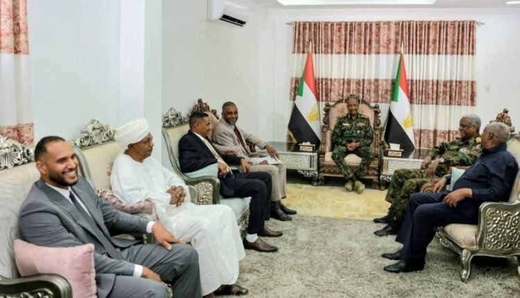 البرهان يتسلم مبادرة من قوى سياسية بشان القوات المسلحة السودانية وإنهاء الحرب