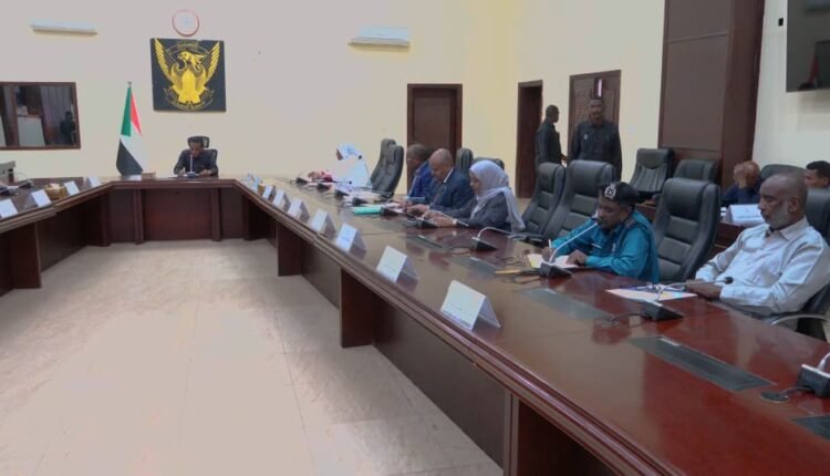 السودان يبحث استيراد المواد البترولية مع تطورات حرب إيران ويعلن زيادة أجور العاملين فورًا