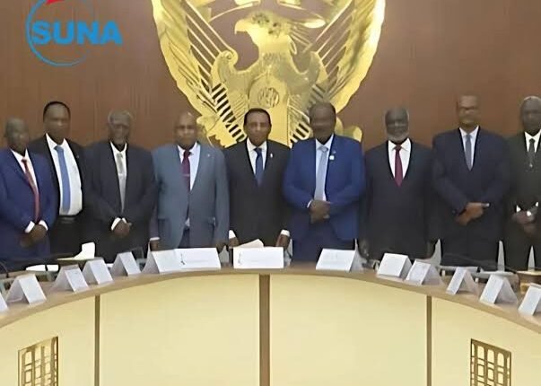 وزراء في عطلة.. وزير يمضى أكثر من شهرين في دولة عربية ويتلقى نثريات الإقامة بالدولار