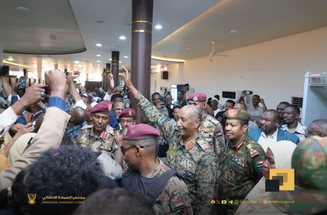 البرهان يتفقد مطار الخرطوم الدولي إيذانًا باستئناف الرحلات الجوية الدولية والإقليمية بعد ثلاث سنوات من التوقف البرهان يتفقد مطار الخرطوم الدولي إيذانًا باستئناف الرحلات الجوية الدولية والإقليمية بعد ثلاث سنوات من التوقف