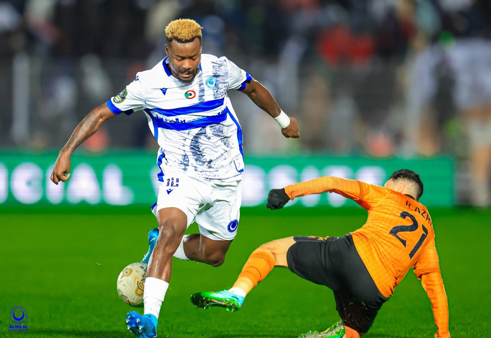 الهلال السوداني يفرض التعادل على نهضة بركان المغربي وأول تعليق من المدرب"ريجيكامب"فيديو الهلال السوداني يفرض التعادل على نهضة بركان المغربي وأول تعليق من المدرب"ريجيكامب"فيديو