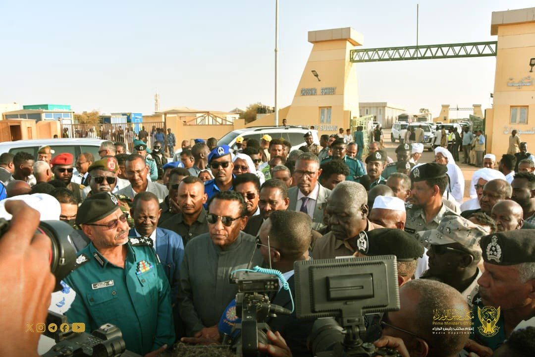 رئيس الوزراء السوداني يصدر توجيهات حاسمة من داخل معبر أشكيت ويشكر مصر..ضرائب وجمارك قسرية
