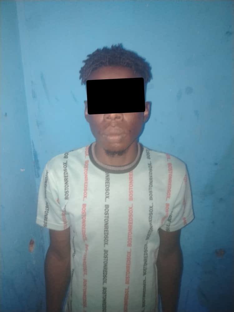 عصابة مسلحة تعتدي على ضابط بالطعن وتنهب هاتفه في الشارع العام بالخرطوم