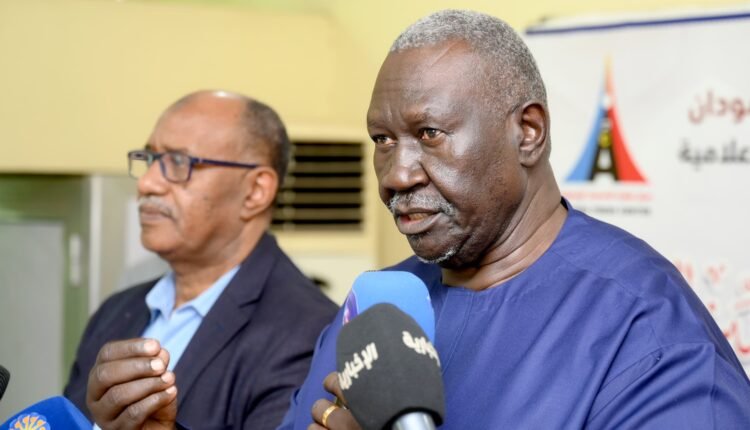 مالك عقار يوجه دعوة للصحفيين السودانيين بشأن الصحف الورقية