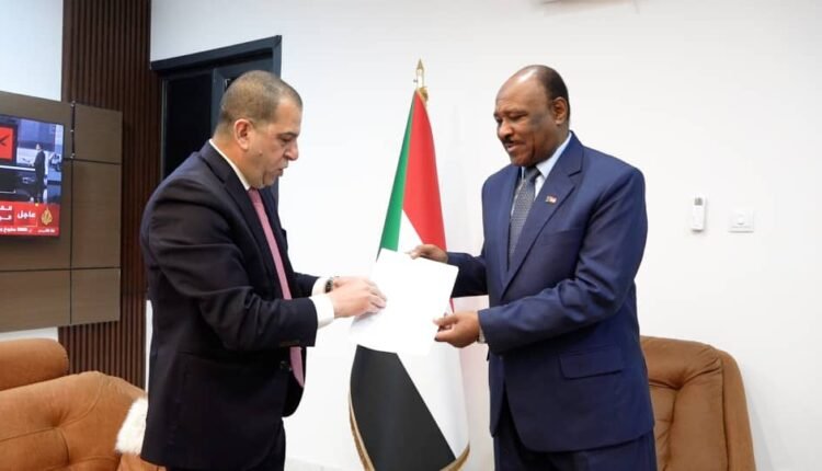 بعد طرد مسؤولين..ممثل جديد لـ برنامج الغذاء العالمي يصل السودان ويقدم تعهدات