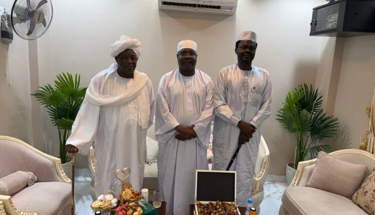 معايدة تفجر موجة هجوم وانتقادات على مناوي وعضو السيادي صلاح رصاص