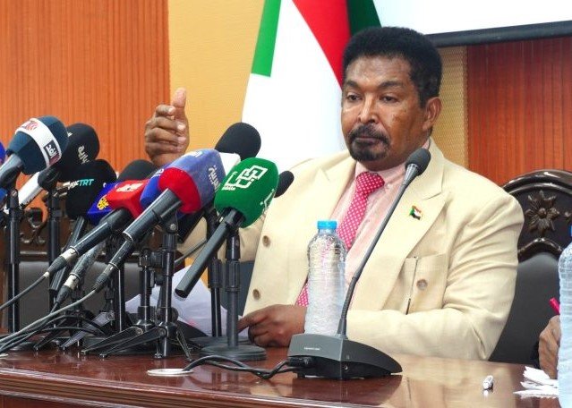 وزير الثروة الحيوانية في السودان يبحث عن وظيفة بسبب ضعف راتبه