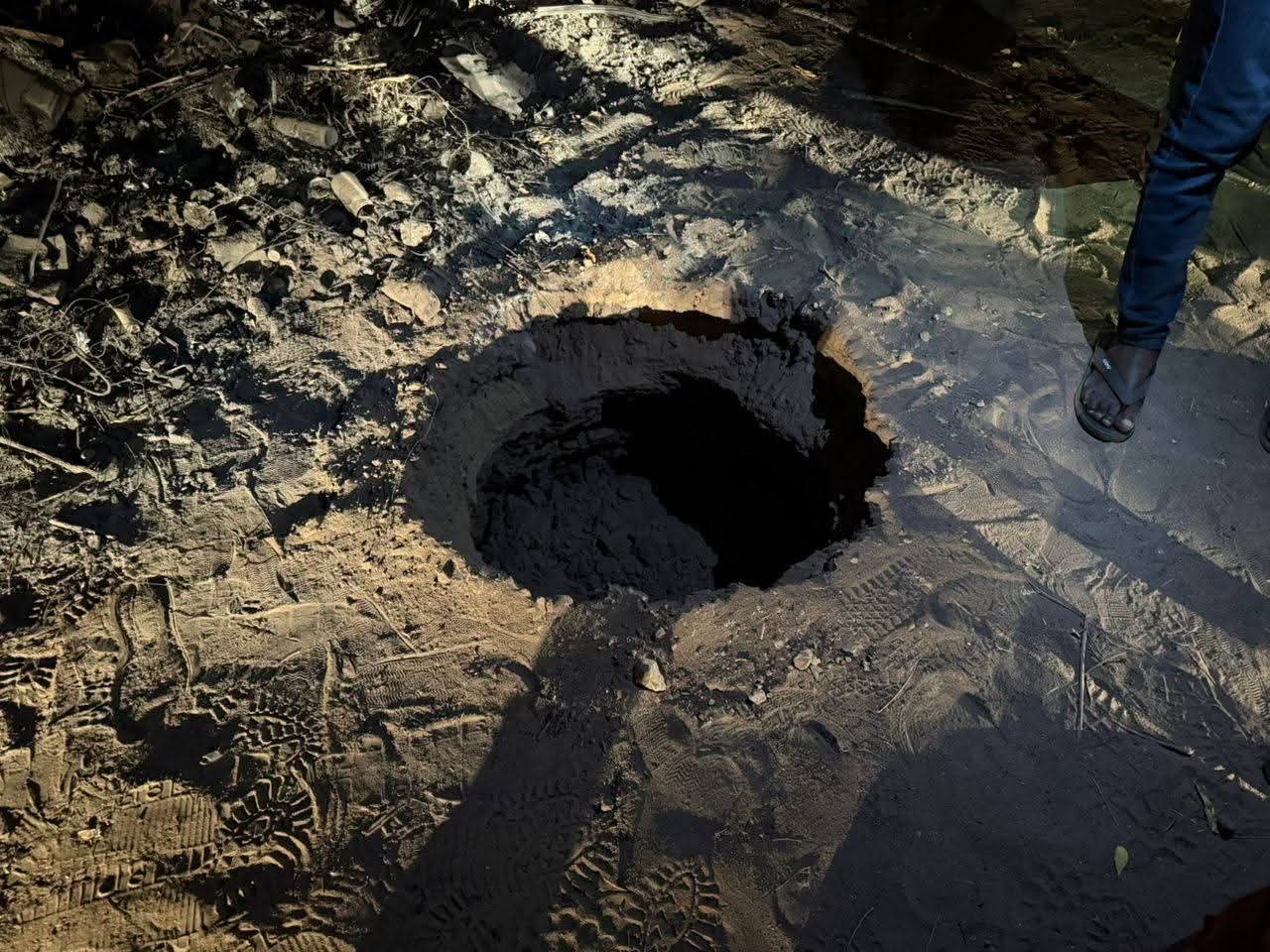 بين الشرطة وأمن الخرطوم انفجار دانة أم لغم أم صاروخ..مخلفات الحرب تروع المواطنين ووالي الخرطوم يكشف حقيقة التعامل مع مسيرات ويحذر