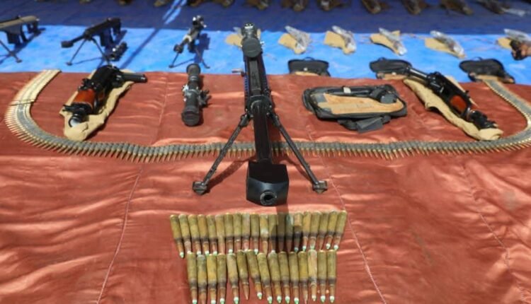 ضبط أسلحة ضخمة بنادق قناصة وكلاشنكوف كاتم صوت ومتهمين أجانب بعملية أمنية كبيرة في بورتسودان”بالصور”