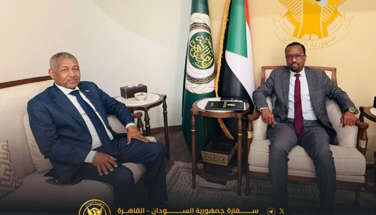 الإعيسر يعلن التكفل بتكلفة قطار لإعادة منسوبي 7قطاعات من القاهرة الى الخرطوم