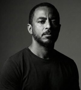 المصور السوداني حسين صالح أري..حكايات 6 آلاف صورة من الخرطوم .. سرقة ذاكرة