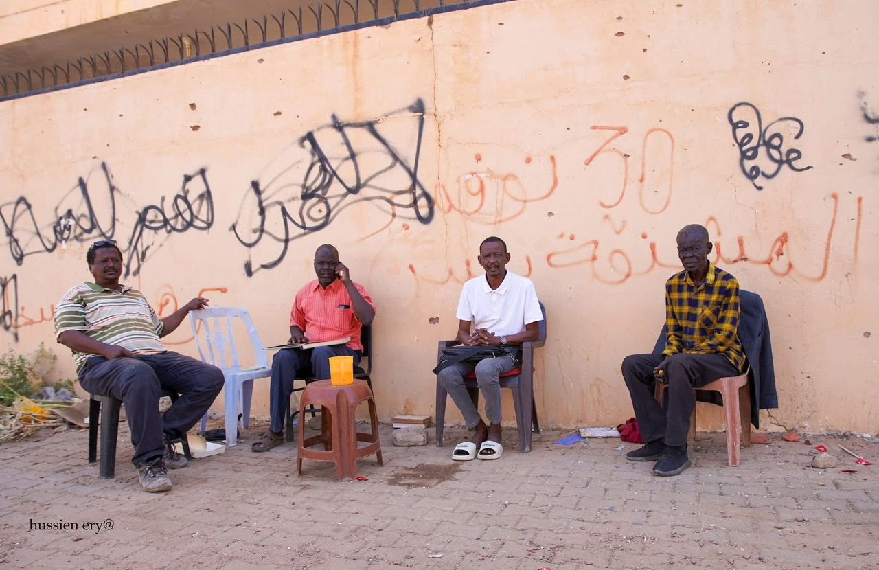 المصور السوداني حسين صالح أري..حكايات 6 آلاف صورة من الخرطوم .. سرقة ذاكرة