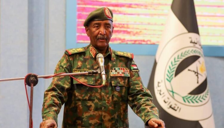 البرهان يكشف أسباب إختيار ياسر العطا لقيادة هيئة الأركان ويتحدث عن الجهوية في التعيين ويطلق تعهدات في تسليم وتسلم قيادة الجيش..كابوس التمرد إلى زوال