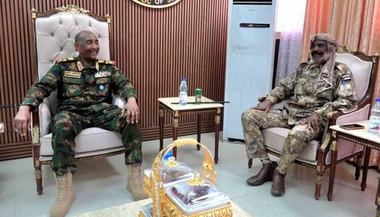 تقديرات عسكرية وسياسية ..حفاوة البرهان في إستقبال النور القبة بعد انشقاقه من الدعم السريع