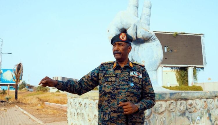 البرهان من ميدان إعتصام القيادة يوجه رسائل في ذكرى إنتفاضة6أبريل..الشعب صاحب الحق في تقرير مصيره