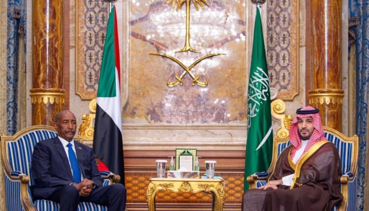 البرهان يجري مباحثات مع محمد بن سلمان في زيارة غير معلنة إلى السعودية