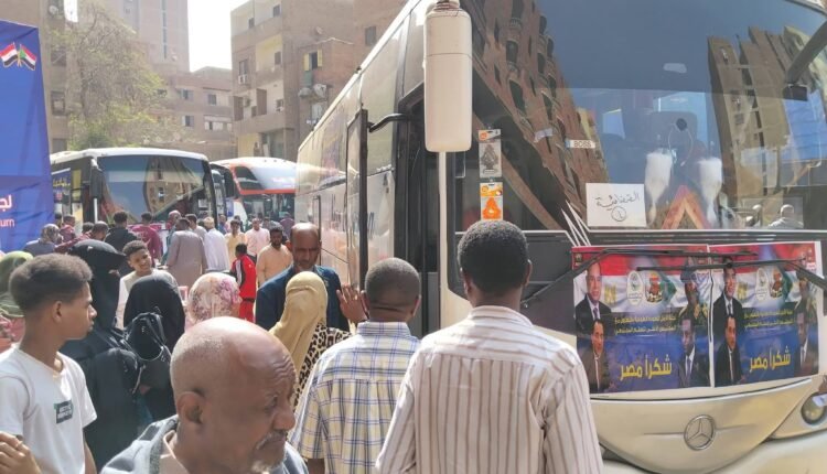 أكبر فوج من السودانيين في مصر يغادر إلى الخرطوم ولجنة العودة تقدم طلبًا للراغبين بالعودة