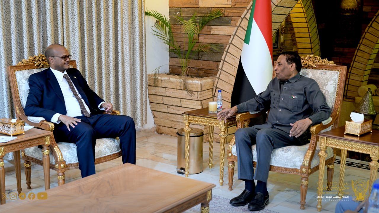 رئيس الوزراء السوداني يوجه بصرف راتب وحافز لكافة المعلمين ويصدر حزمة توجيهات رئيس الوزراء السوداني يوجه بصرف راتب وحافز لكافة المعلمين ويصدر حزمة توجيهات