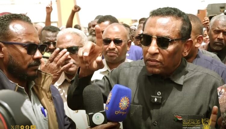 رئيس الوزراء السوداني يصدر توجيهات بشأن معبري أرقين وأشكيت لتفادي تزاحم العائدين من مصر وتخصيص ميزانية خمسة أضعاف