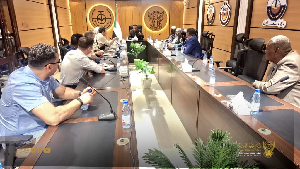 رئيس الوزراء السوداني بلغ صحفيين أجانب تقدم الجيش بجميع محاور القتال رئيس الوزراء السوداني بلغ صحفيين أجانب تقدم الجيش بجميع محاور القتال