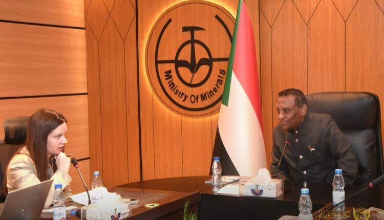 رئيس الوزراء السوداني بلغ صحفيين أجانب تقدم الجيش بجميع محاور القتال