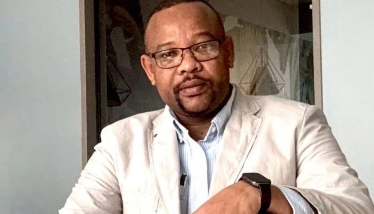 النيابة تصدر أمر قبض ضد مجاهد بشرى بتهم الإرهاب وتقويض النظام وينشر تعليقات على القرار..انا أرتجف