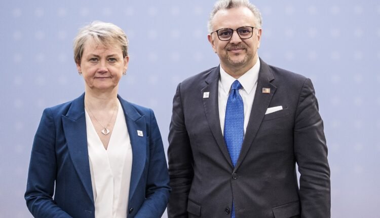 إتفاق بين وزيرة الخارجية البريطانية ومسعد بولس بشأن وقف المتحاربين لإطلاق النار وهدنة إنسانية في السودان