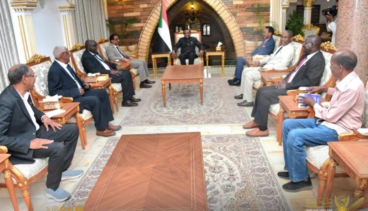 رئيس الوزراء يتسلم رؤية للنهوض بالسودان خلال الـ 50 عامًا المقبلة