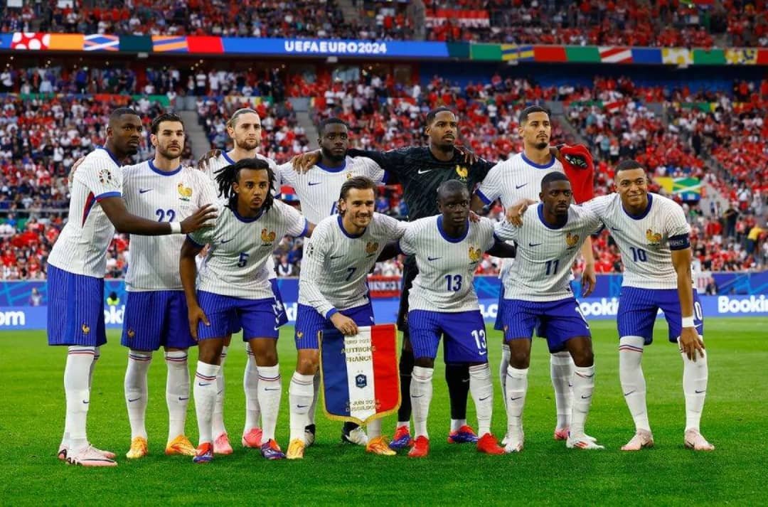 قبل المونديال ..الإتحاد الفرنسي يفاجئ لاعبي المنتخب بقرار صادم