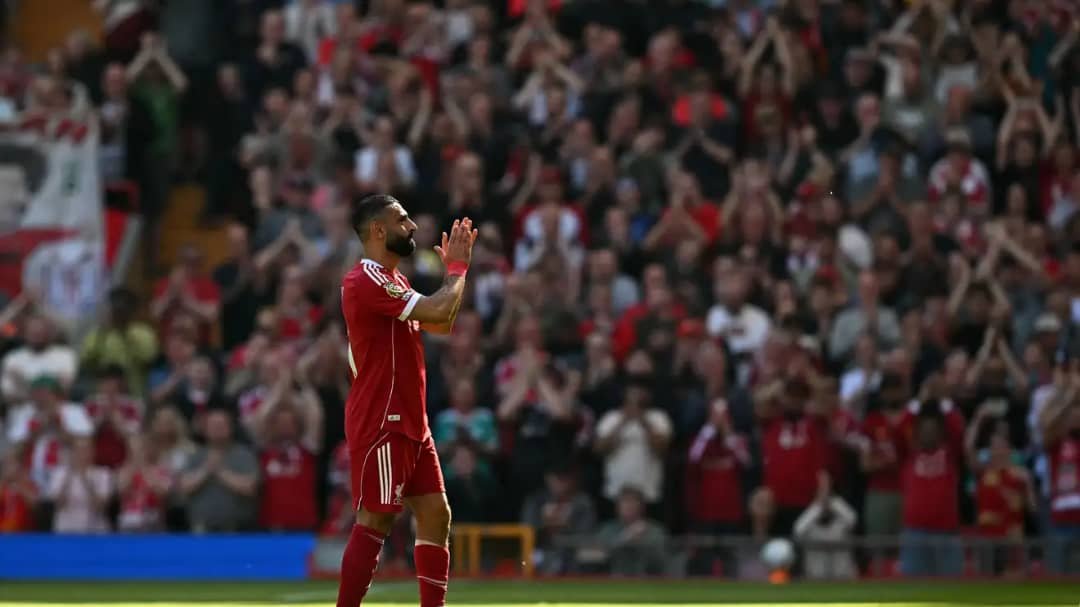سجدة قبل المغادرة.. المصري محمد صلاح ينهي مشواره مع ليفربول وسط حفاوة بالغة