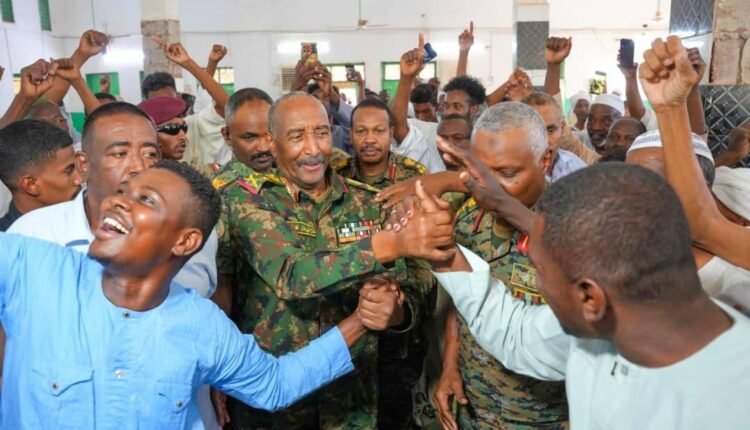 البرهان يحسم قرار محاسبة أو إعفاء من وضعوا السلاح ويتحدث عن جهات تريد إختطاف السودان وفرض حلول
