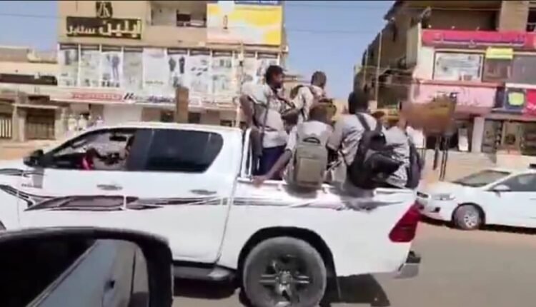 بالفيديو..البرهان يفاجئ طلاب بنقلهم لمدرستهم مستغلا عربة بوكس” قادها بنفسه