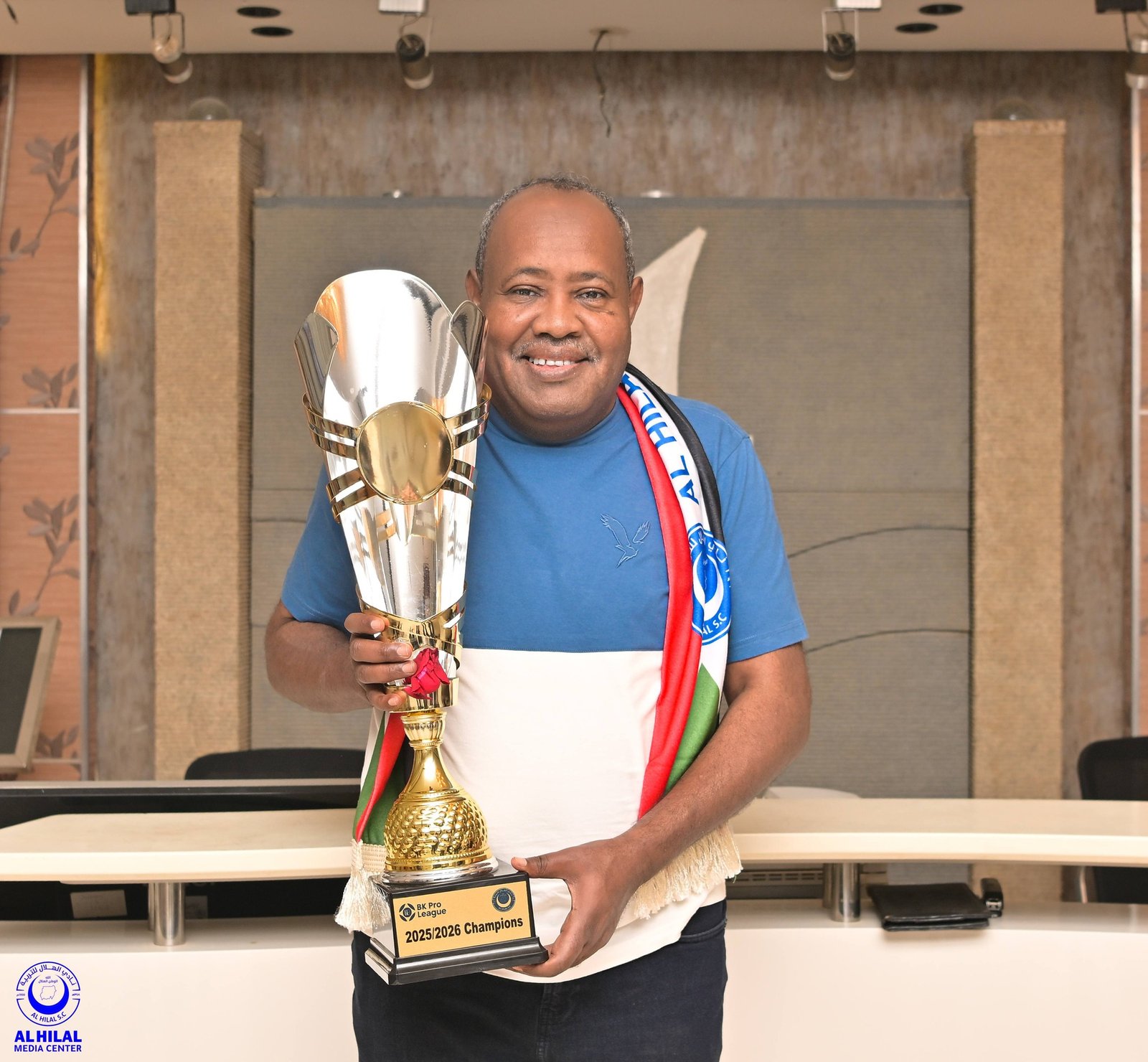 السوباط يرد التحية للاعبي الهلال السوداني ويشيد بإنجاز التتويج