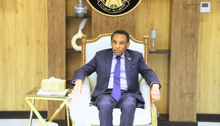 رئيس الوزراء السوداني يغادر إلى الفاتيكان بطائرة عبر مطار الخرطوم لأول مرة بعد هجوم المسيرات