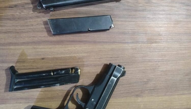 المباحث الجنائية الخرطوم تقبض على شبكة يرتدي عناصرها زي قوات نظامية بحوزتها أسلحة