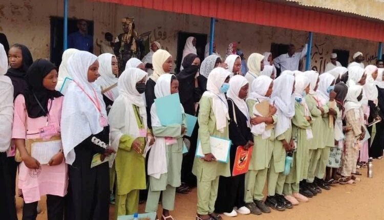 لجنة المعلمين السودانيين تكشف تفاصيل جديدة بشأن زيادة الأجور وتطالب بالتنفيذ الفوري