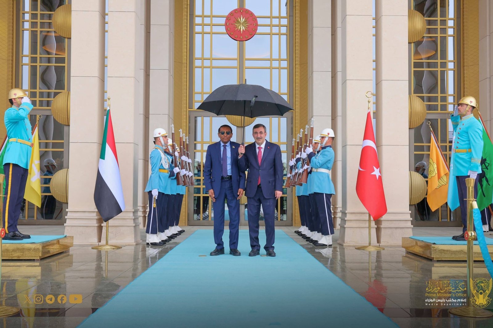 أردوغان يبلغ رئيس الوزراء السوداني موقف تركيا من السودان ومشروعات مرتقبة في الإعمار والشراكات الإقتصادية أردوغان يبلغ رئيس الوزراء السوداني موقف تركيا من السودان ومشروعات مرتقبة في الإعمار والشراكات الإقتصادية