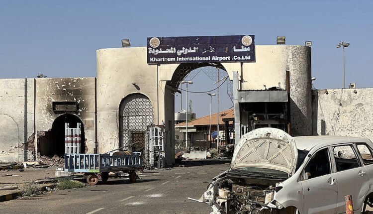 واشنطن تحذر مواطنيها في السودان بعد هجوم مسيرات على مطار الخرطوم واستدعاء سفير الخرطوم في إثيوبيا