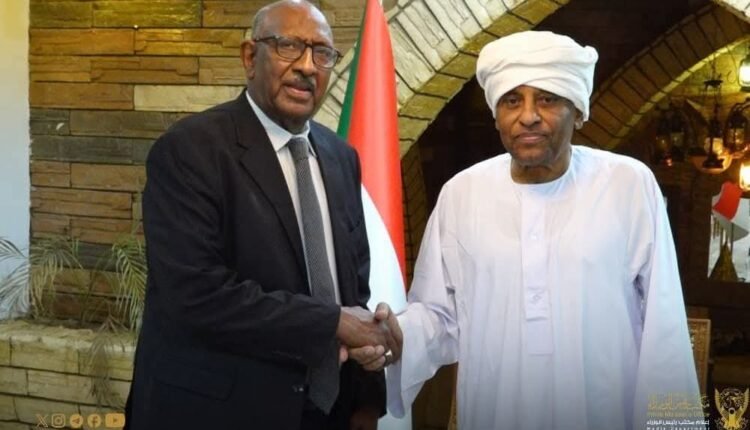 رئيس هيئة النزاهة والشفافية في أول لقاء مع كامل إدريس يتعهد بـ”كنس” الفساد ويعلن مطلوبات
