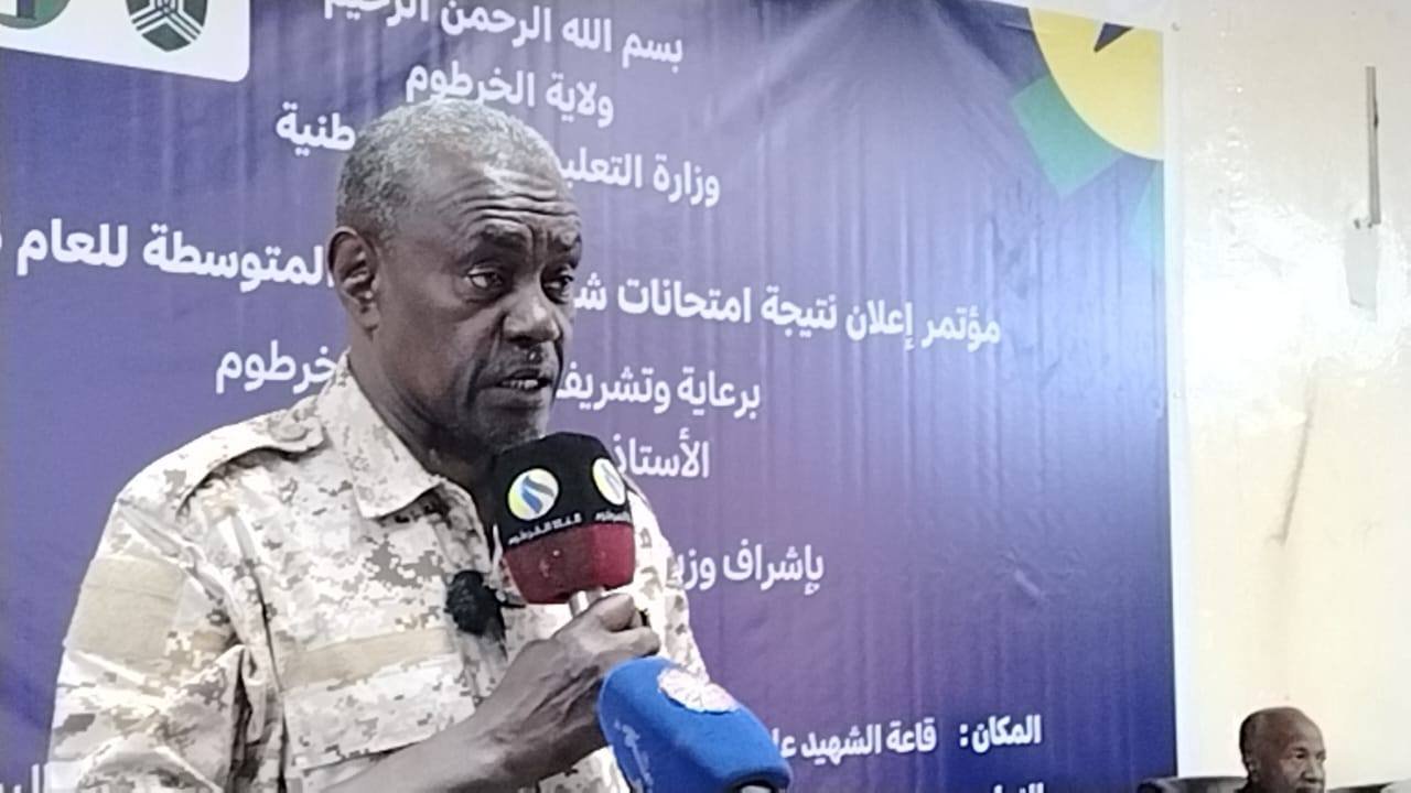 52 طالباً وطالبة يتشاركون المركز الأول في نتيجة شهادة المرحلة المتوسطة بالخرطوم ومدير التعليم يعلن موعد انطالقة العام الدراسي الجديد
