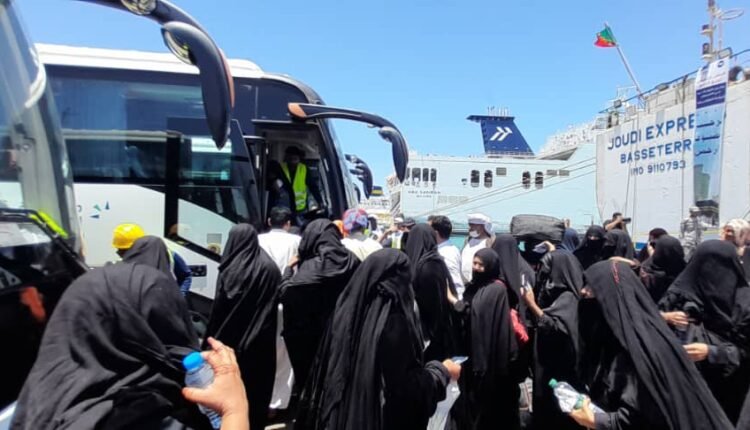 وصول أول أفواج الحجاج السودانيين إلى الأراضي المقدسة وفيديو يكشف مراسم الإستقبال