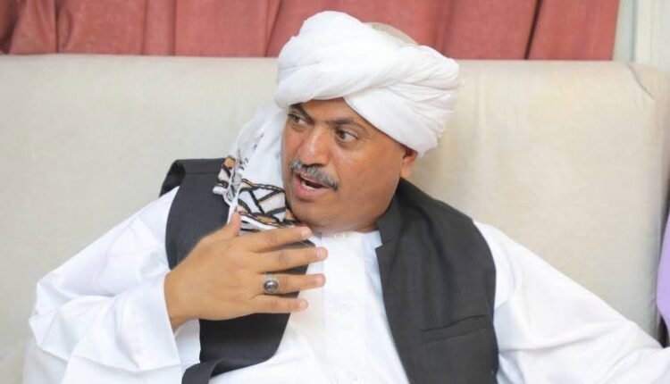 مستشار رئيس الوزراء يكشف عن مسؤول رفيع “خائن” في الحكومة السودانية