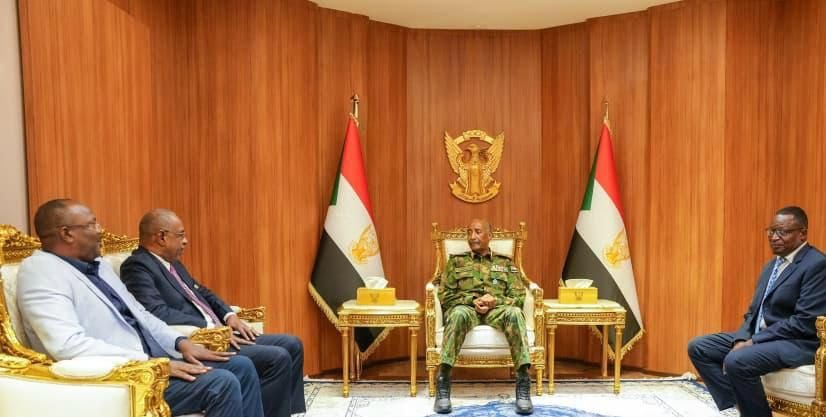 البرهان يقدم تعهدات لإتحاد الكرة بشأن 6 إستادات والمنتخبات الوطنية البرهان يقدم تعهدات لإتحاد الكرة بشأن 6 إستادات والمنتخبات الوطنية