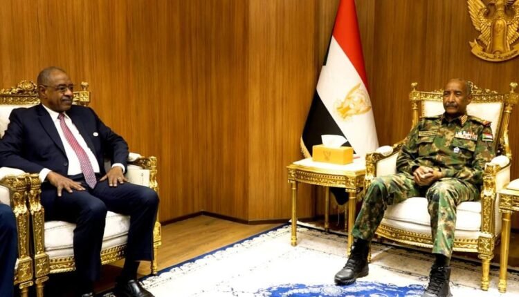 البرهان يقدم تعهدات لإتحاد الكرة بشأن 6 إستادات والمنتخبات الوطنية