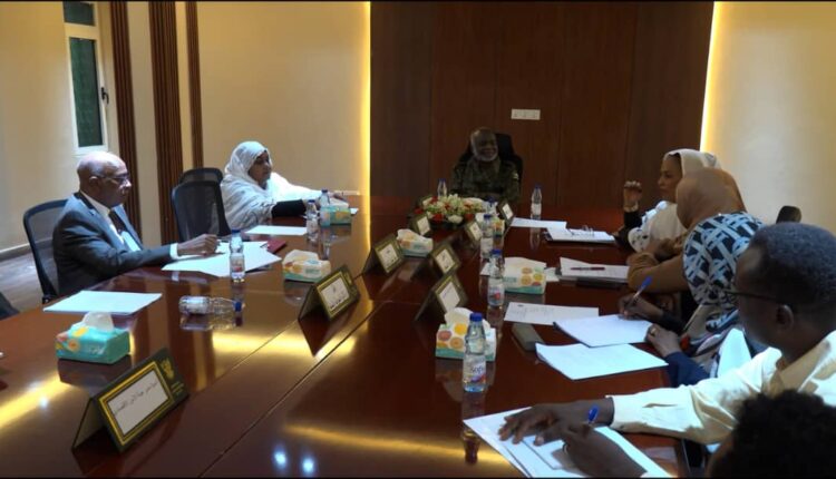الحكومة تكشف عن تحركات وحزمة إجراءات لمواجهة تفلتات سعر صرف الدولار وانهيار الجنيه ومحافظ بنك السودان تعلن توفير النقد الأجنبي ووزير المالية يحذر المواطنين ويطلق بشريات