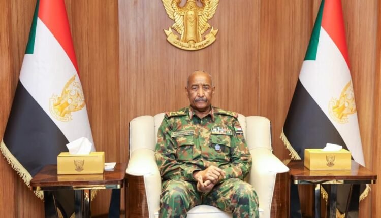 البرهان يشدد على دور الإدارة الأهلية وترك يكشف حقيقة الخلافات