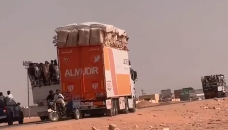تجمهر مرحلين قادمين من مصر وإغلاق طريق “سمنة _ وادي حلفا”